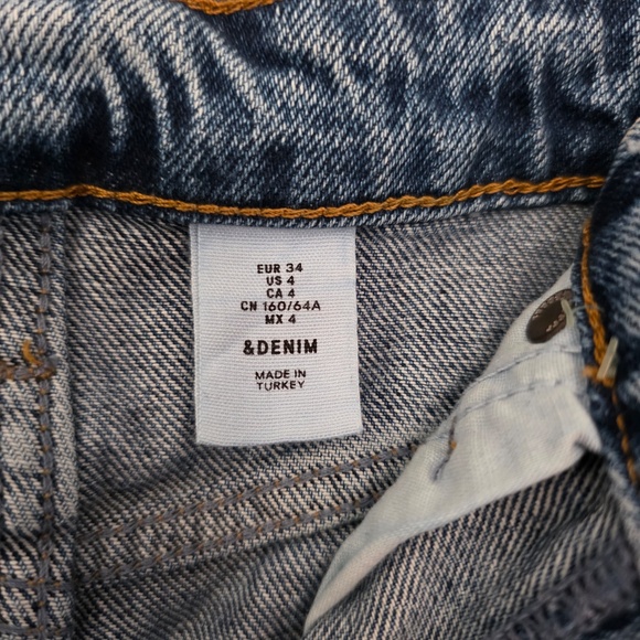 H&M Distressed Medium Wash Denim Mini Skirt - Size 4 - Picture 5 of 7